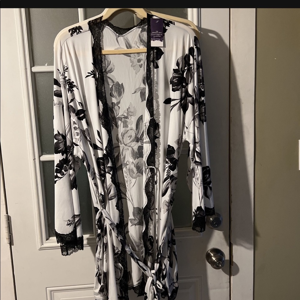 Cacique Nylon Womens Robe size 18/20 with lace edges